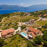 Guiscardos Luxury Vila *