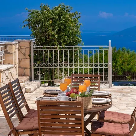 Guiscardos Luxury Villa *